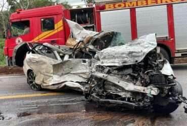 Bombeiros Militares retiram vítima presa às ferragens após acidente na BR-070 em Cáceres