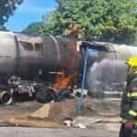 Bombeiros controlam incêndio em carreta-tanque carregada de etanol em Mato Grosso