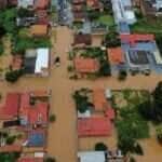 Enchente em Mato Grosso deixa dezenas de desabrigados e força remoção de famílias