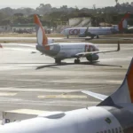 Ministro diz que fusao entre Azul e Gol pode reduzir preco de passagem