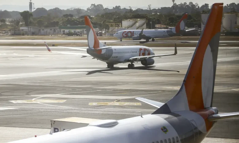 Ministro diz que fusao entre Azul e Gol pode reduzir preco de passagem