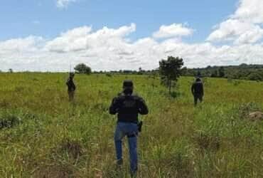 Polícia faz buscas por homem que matou casal na frente do filho em Mato Grosso