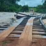 Ponte de madeira é arrastada por força da água em Mato Grosso