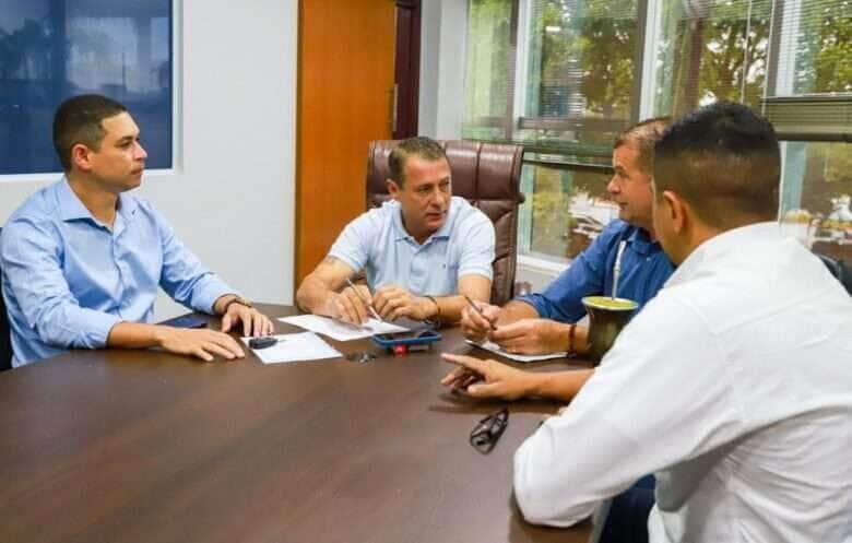 Prefeito de Sorriso recebe vereadores para dialogar sobre educação, habitação, infraestrutura e servidores