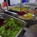Restaurante Prato Popular serve 170 mil refeições à população em situação de vulnerabilidade em um ano