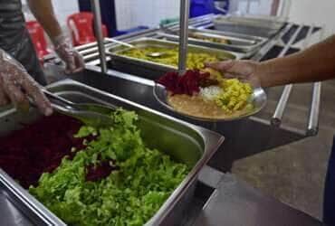 Restaurante Prato Popular serve 170 mil refeições à população em situação de vulnerabilidade em um ano