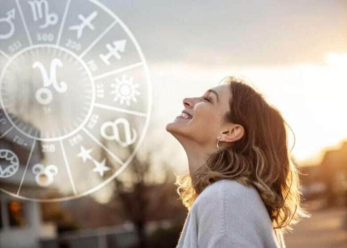 Signos em alta - Mulher feliz