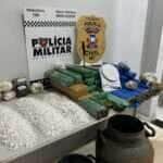 Polícia Militar e Polícia Civil apreendem mais de 5 mil pinos de cocaína e 29 tabletes de maconha em ação conjunta.