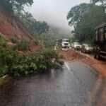 Deslizamento de Terra na Serra da Petrovina Causa Lentidão na BR-364 em Pedra Preta