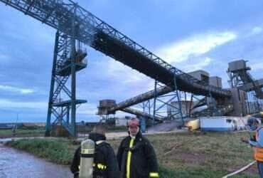Bombeiros combatem incêndio em terminal de cargas na BR-163, em Rondonópolis