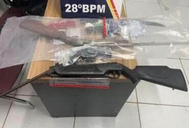 Suspeito, membro de facção criminosa, agrediu a esposa e ameaçou matá-la antes do confronto.