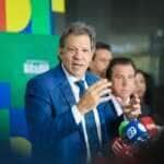 Ministro da Fazenda, Fernando Haddad, Ministro do Trabalho, Luiz Marinho, e Presidente da Febraban, Isaac Sidney, durante conversa com a imprensa, no Palácio do Planalto. Brasília - DF