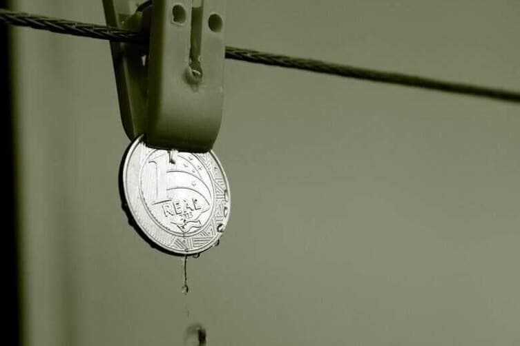 Educação financeira: o caminho para sair das dívidas e alcançar estabilidade
