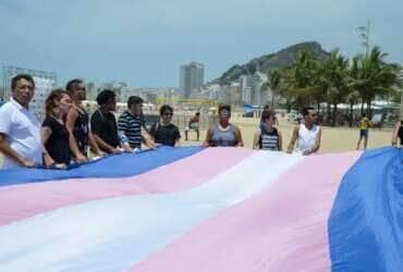 Rio de Janeiro - Manifesto realizado na praia de Copacabana lembra as vítimas da transfobia no Brasil.  (Tomaz Silva/Agência Brasil)