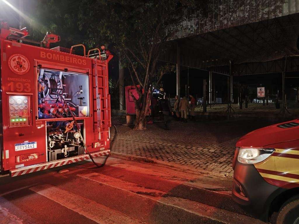 Veículo incendiado em Sorriso-MT