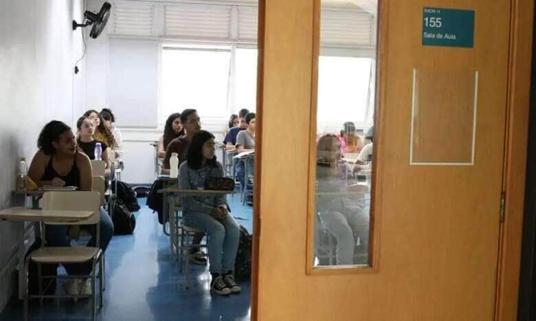 Cursinho preparatório para o vestibular da Universidade de São Paulo - USP Leste.