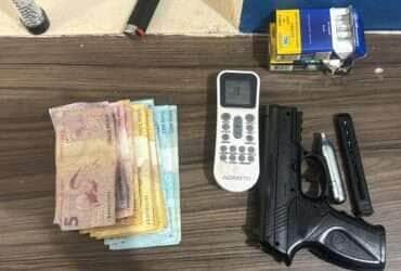Homem é preso após intimidar pessoas com arma falsa em Lucas do Rio Verde