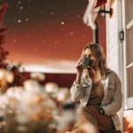 Mulher Tomando Café