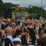 São Paulo - O trio elétrico do bloco Frevo Mulher, comandado pela cantora Elba Ramalho no Ibirapuera, arrasta uma multidão no pré-carnaval paulistano (Rovena Rosa/Agência Brasil)
