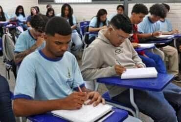 Brasília (DF), 19/02/2025 - Programa Pé-de-Meia. Alunos da escola CED619 da Samambaia. Foto: Antônio Cruz/Agência Brasil