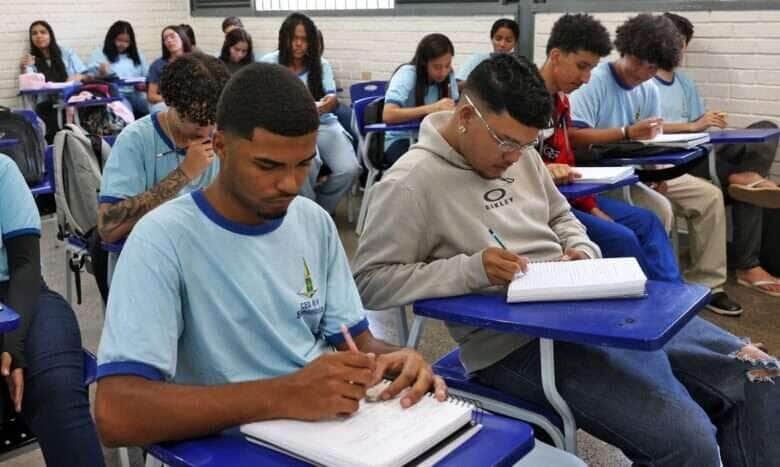 Brasília (DF), 19/02/2025 - Programa Pé-de-Meia. Alunos da escola CED619 da Samambaia. Foto: Antônio Cruz/Agência Brasil