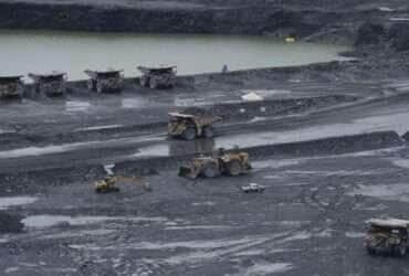 A mineração no chamado Morro do Ouro, liderada pela empresa canadense Kinross Gold Corporation, representa a principal atividade industrial para a geração de emprego e renda na região (José Cruz/Agência Brasil)