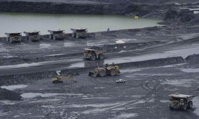 A mineração no chamado Morro do Ouro, liderada pela empresa canadense Kinross Gold Corporation, representa a principal atividade industrial para a geração de emprego e renda na região (José Cruz/Agência Brasil)