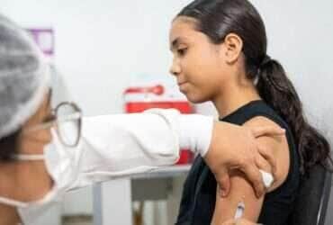 Ministério da Saúde lança estratégia para vacinar 3 milhões de jovens contra o HPV -