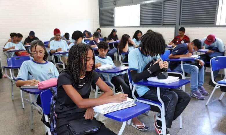 Brasília (DF), 19/02/2025 - Programa Pé-de-Meia. Alunos da escola CED 619 da Samambaia. Foto: Antônio Cruz/Agência Brasil