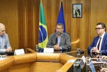 Brasília (DF), 05/02/2025 - O ministro da Previdência Social, Carlos Lupi fala sobre o prazo de crédito consignado do INSS. Foto: MPS/Divulgação