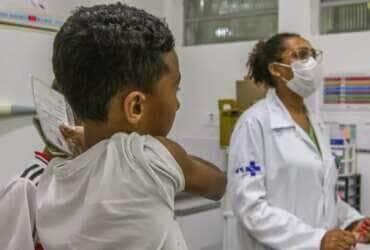 São Paulo (SP), 04/04/2024 - Primeiro dia de vacinação contra dengue em crianças de 10 a 14 anos na Unidade  Básica de Saúde - UBS Vila Jaguara, na região oeste.
Foto: Rovena Rosa/Agência Brasil