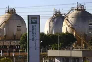 Reservatórios de combustíveis da transpetro, em Brasília.