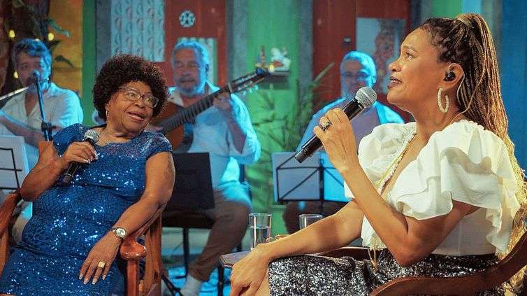 Rio de Janeiro (RJ) 03/01/2025 - Tia Surica ganha homenagem de Teresa Cristina no Samba na Gamboa, da TV Brasil Frame TV Brasil