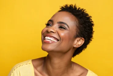 um-dia-promissor--mulher-feliz-