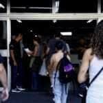 Rio de Janeiro (RJ), 18/08/2024 - Candidatos chegam para as provas do Concurso Público Nacional Unificado (CPNU)na UERJ, zona norte da cidade. Foto: Tânia Rêgo/Agência Brasil