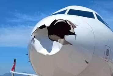 Rio de Janeiro (RJ), 20/02/2025 - Avião da Latam Airlines que partiu do Aeroporto do Galeão, no Rio de Janeiro, com destino ao Aeroporto de Guarulhos, em São Paulo, precisou retornar após colidir com um pássaro. Foto: Latam/Divulgação