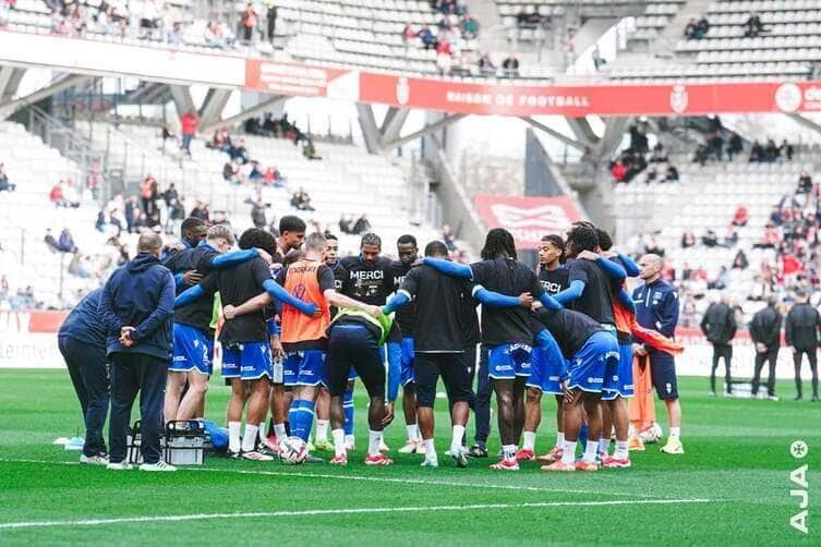Nice x Auxerre ao vivo; onde assistir nesta sexta-feira (14) pelo Campeonato Francês 2024/2025. Imagem: Divulgação Nice