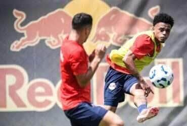 Red Bull Bragantino x Ceará: onde assistir e escalações da estreia no Brasileirão 2025. Imagem: Ari Ferreira/RB Bragantino