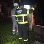Bombeiros combatem incêndio em residência em Várzea Grande