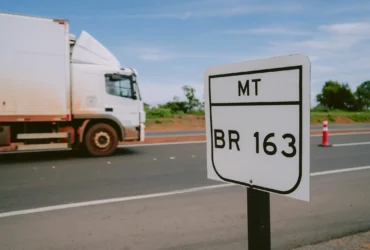 Investimento do BNDES contempla 444 km da rodovia; R\$ 600 milhões serão destinados ao Rodoanel de Cuiabá e projeto do Contorno Leste também é anunciado