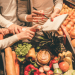 Foto de lista de compras compras no supermercado carrinho de compras