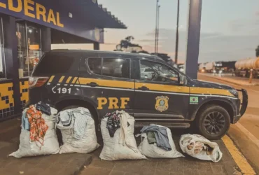 PRF prende mulher com 100 kg de roupas furtadas de lojas de departamento de Cuiabá em Rondonópolis-MT