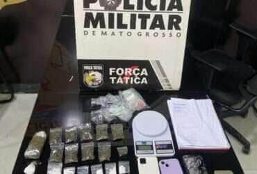 Grupo foi flagrado com entorpecentes, balança de precisão e livro caixa com nomes de clientes em residência no bairro Parque do Sol 