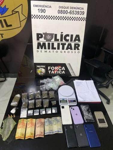 Grupo foi flagrado com entorpecentes, balança de precisão e livro caixa com nomes de clientes em residência no bairro Parque do Sol 