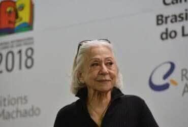 A atriz Fernanda Montenegro fala durante a 25ª Bienal Internacional do Livro de São Paulo, no Anhembi, sobre o livro