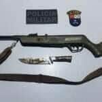 Suspeito foi detido com arma artesanal e faca de caça; vítima já possuía medida protetiva contra ele 