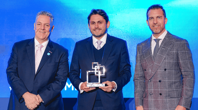 Brasil recebe Prêmio de Liderança Governamental no Congresso Mundial de Telefonia Móvel - Kayo Sousa