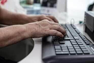 Empregos formais para pessoas de 40 a 59 anos de idade são os mais numerosos em 2024 - Agência Paraná