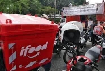 São Paulo (SP), 31/03/2025 - Entregadores de aplicativos de delivery em greve fazem manifestação na frente a sede do iFood em Osasco. Foto: Paulo Pinto/Agência Brasil
