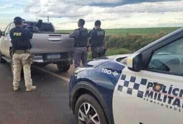 Veículo seguia sentido Lucas do Rio Verde e foi interceptado com drogas no interior; motorista foi preso e permanece em silêncio 